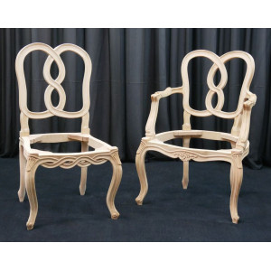 Lot 2 Carcasses de Chaises de Style Louis XV en stock -- Une Chaise + Une Chaises avec accoudoirs