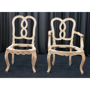 Lot 2 Carcasses de Chaises de Style Louis XV en stock -- Une Chaise + Une Chaises avec accoudoirs